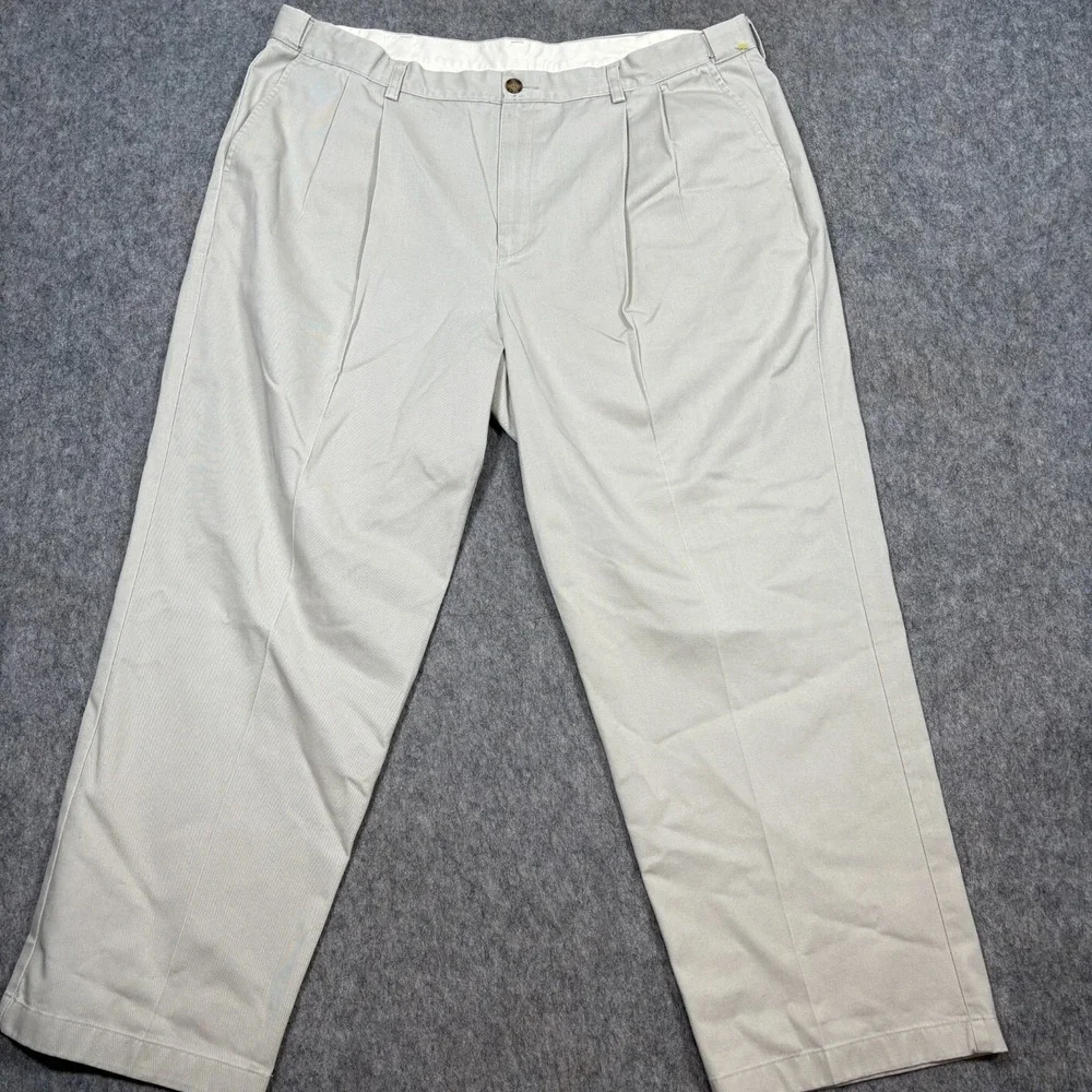 L.L. Bean Chino Pants Men's Size‎ 42 Comfort Waist Pleated 100% Cotton Casual